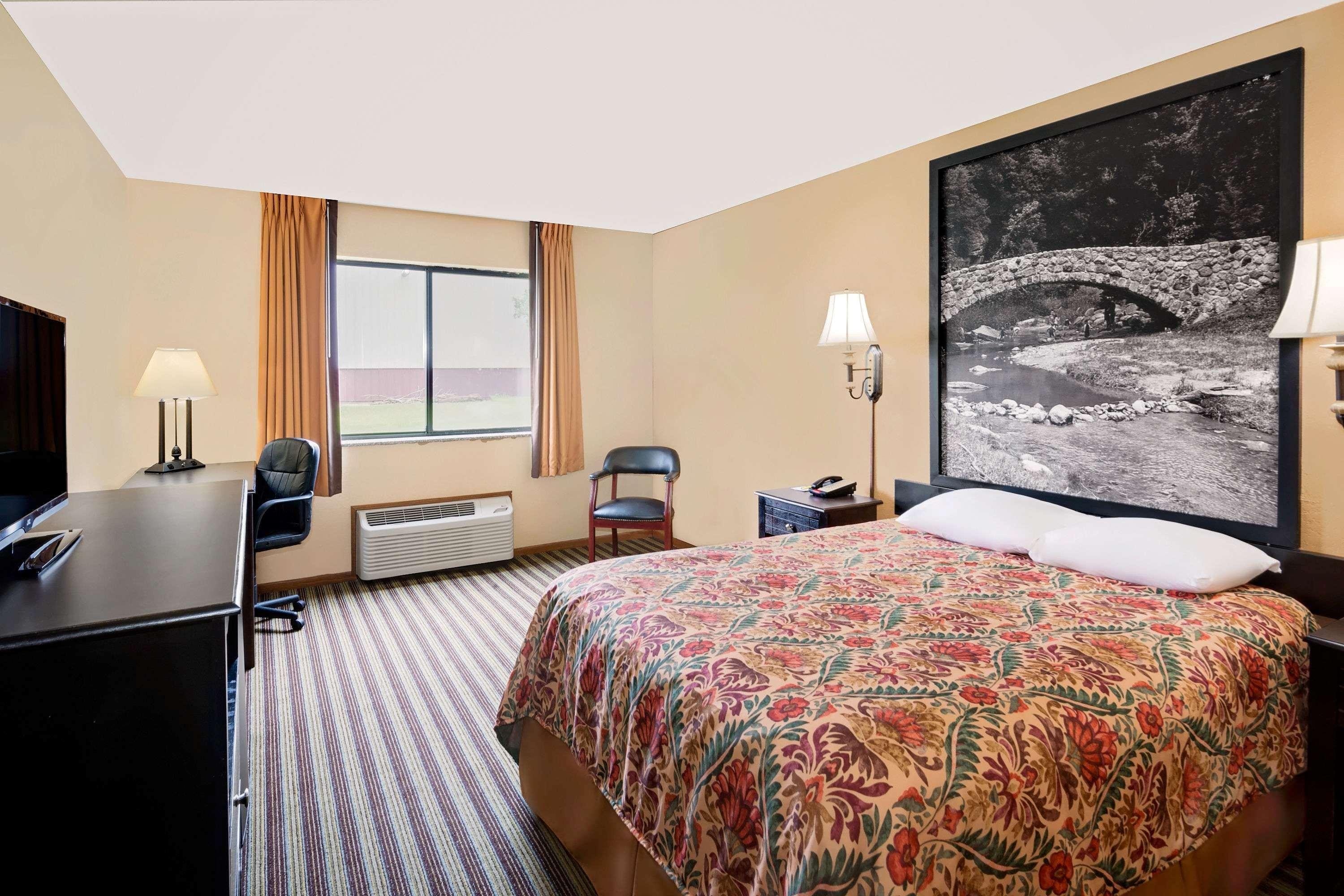 Super 8 By Wyndham Iowa Falls Eksteriør billede