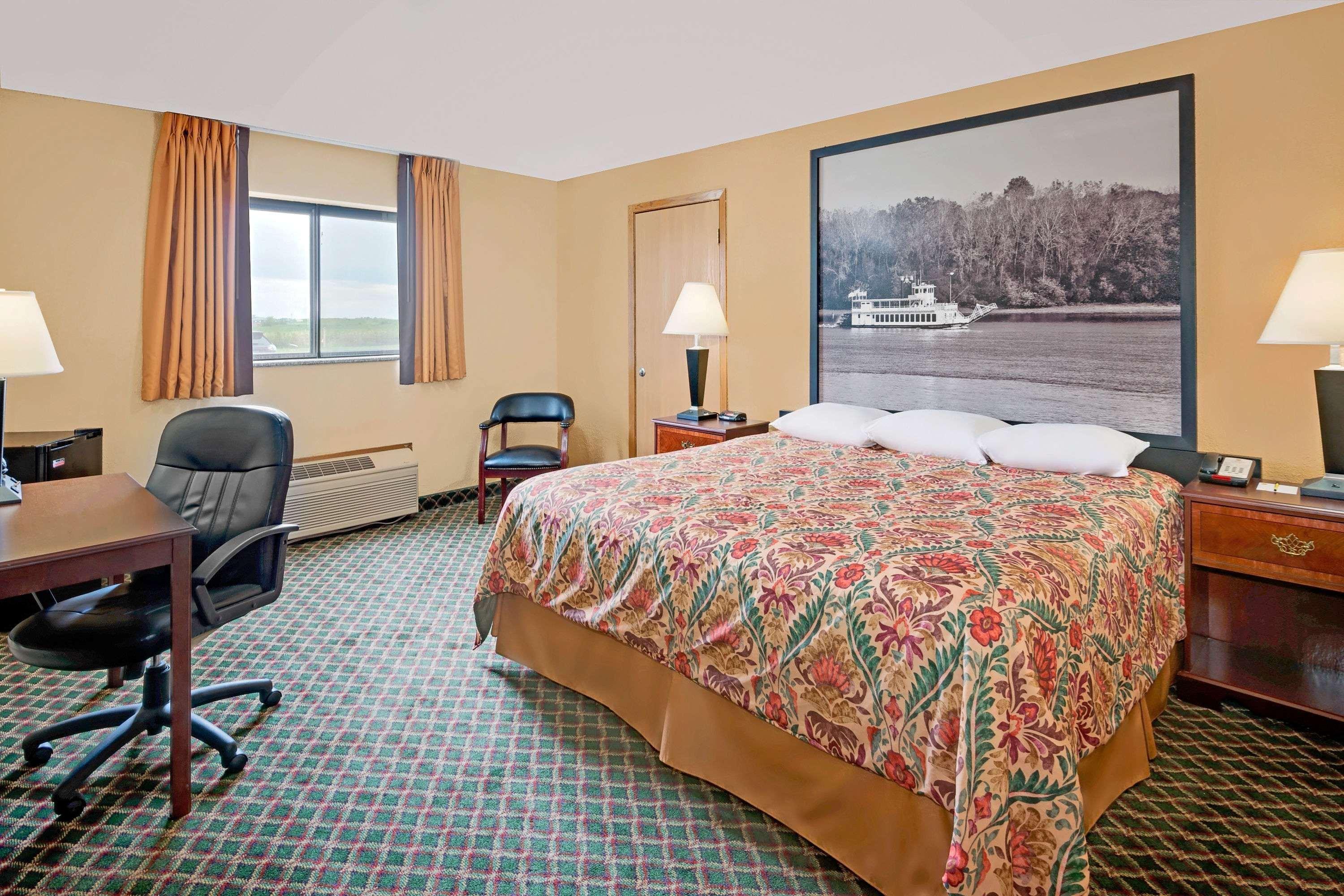Super 8 By Wyndham Iowa Falls Eksteriør billede