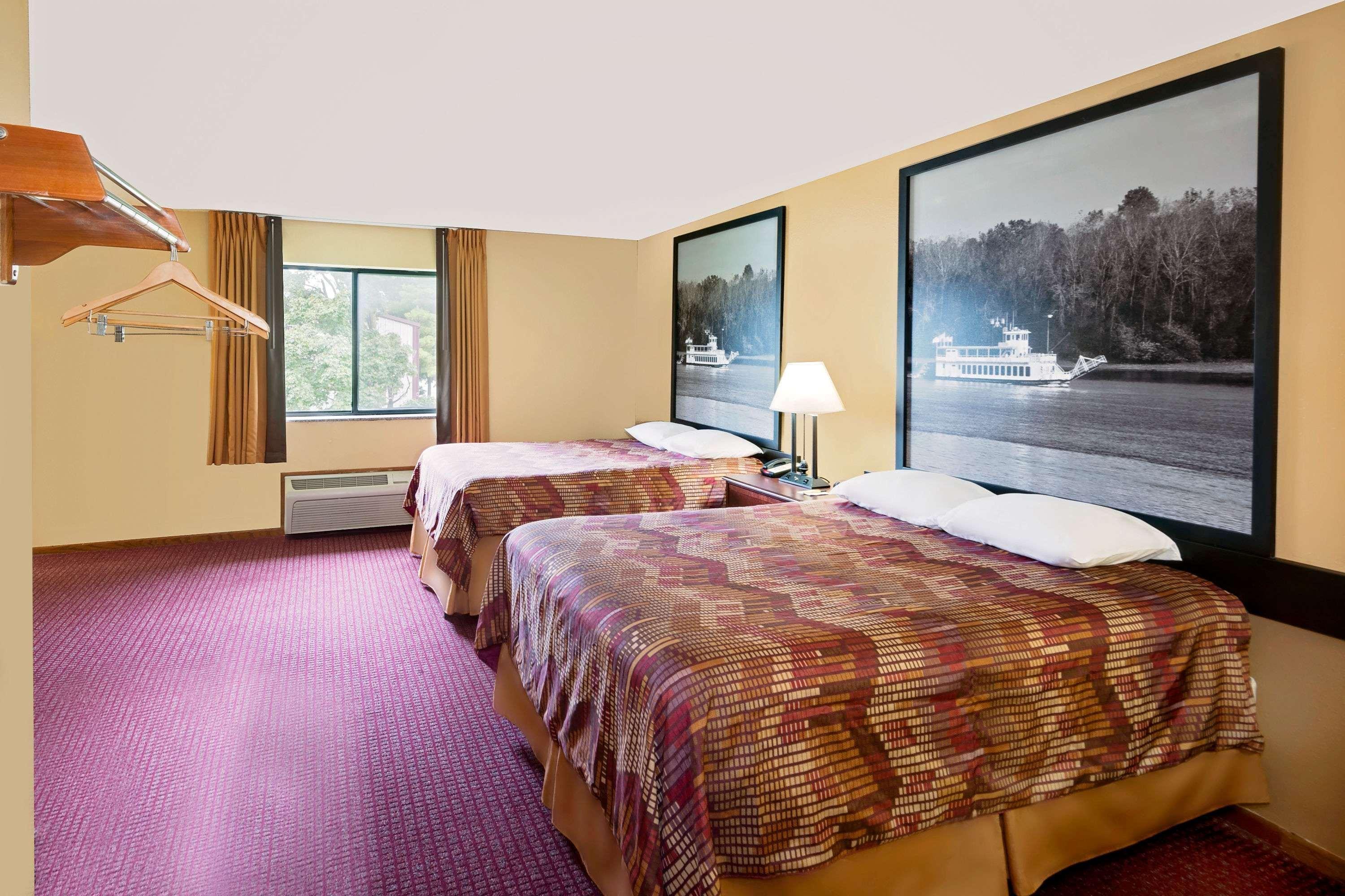 Super 8 By Wyndham Iowa Falls Eksteriør billede