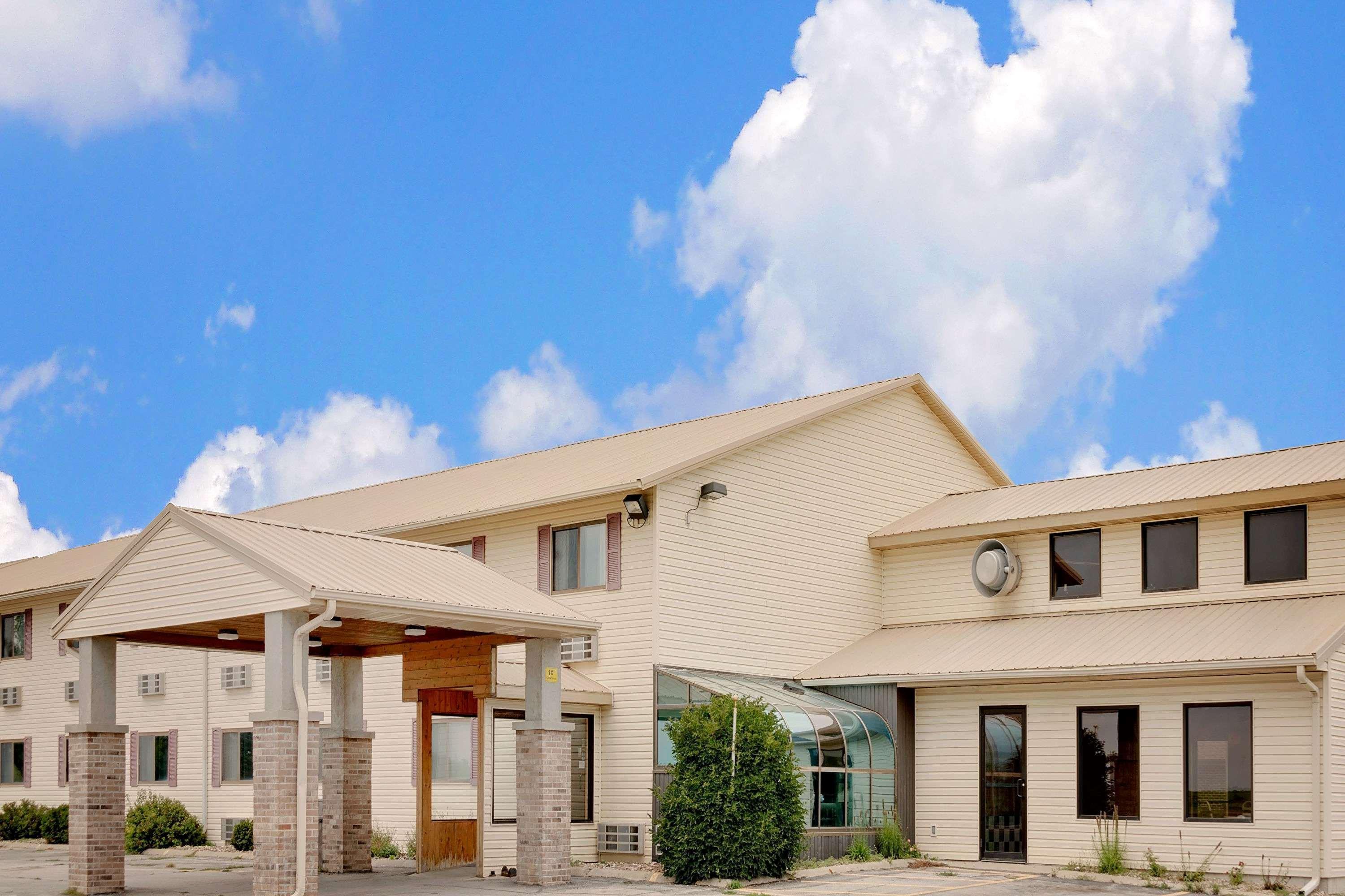 Super 8 By Wyndham Iowa Falls Eksteriør billede