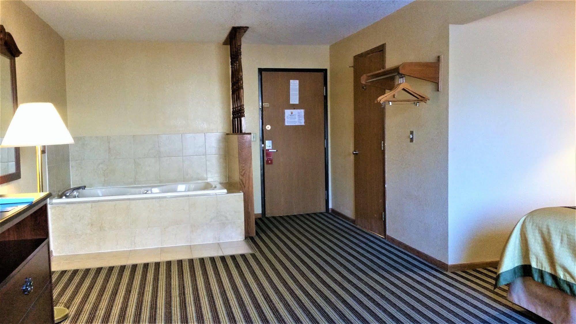 Super 8 By Wyndham Iowa Falls Eksteriør billede